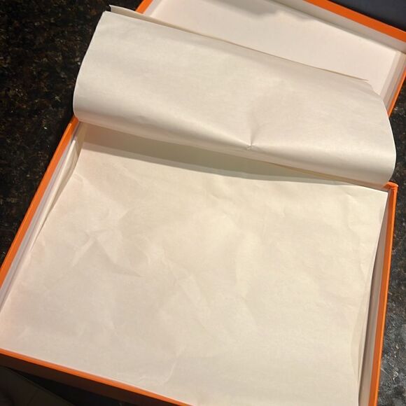 Small/Medium Hermes Gift Box - Excellent Condition - Picture 3 of 5